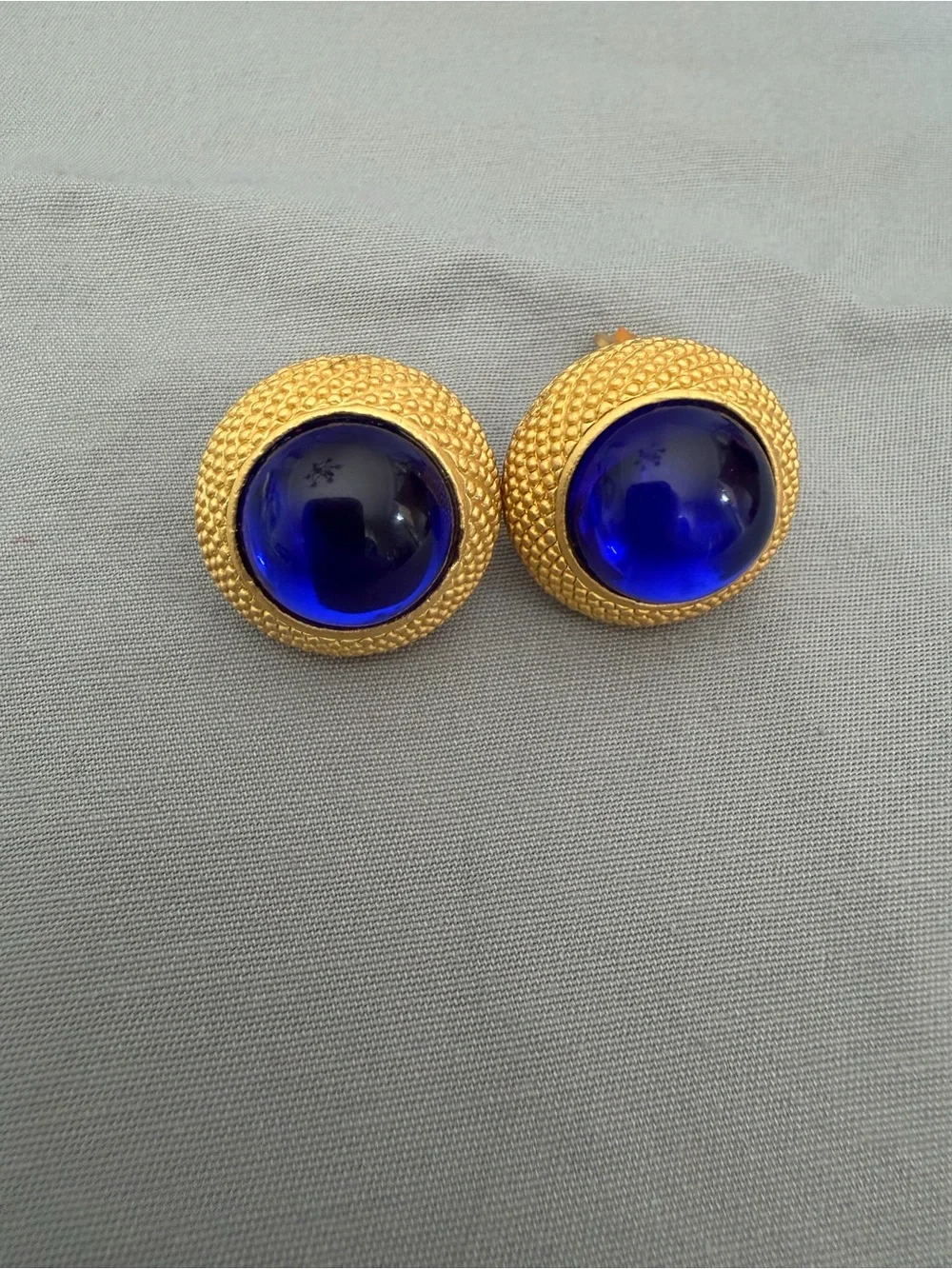 Vintage 80s Fashion Gold-Tone with Deep Blue Resin Clip On Earrings.